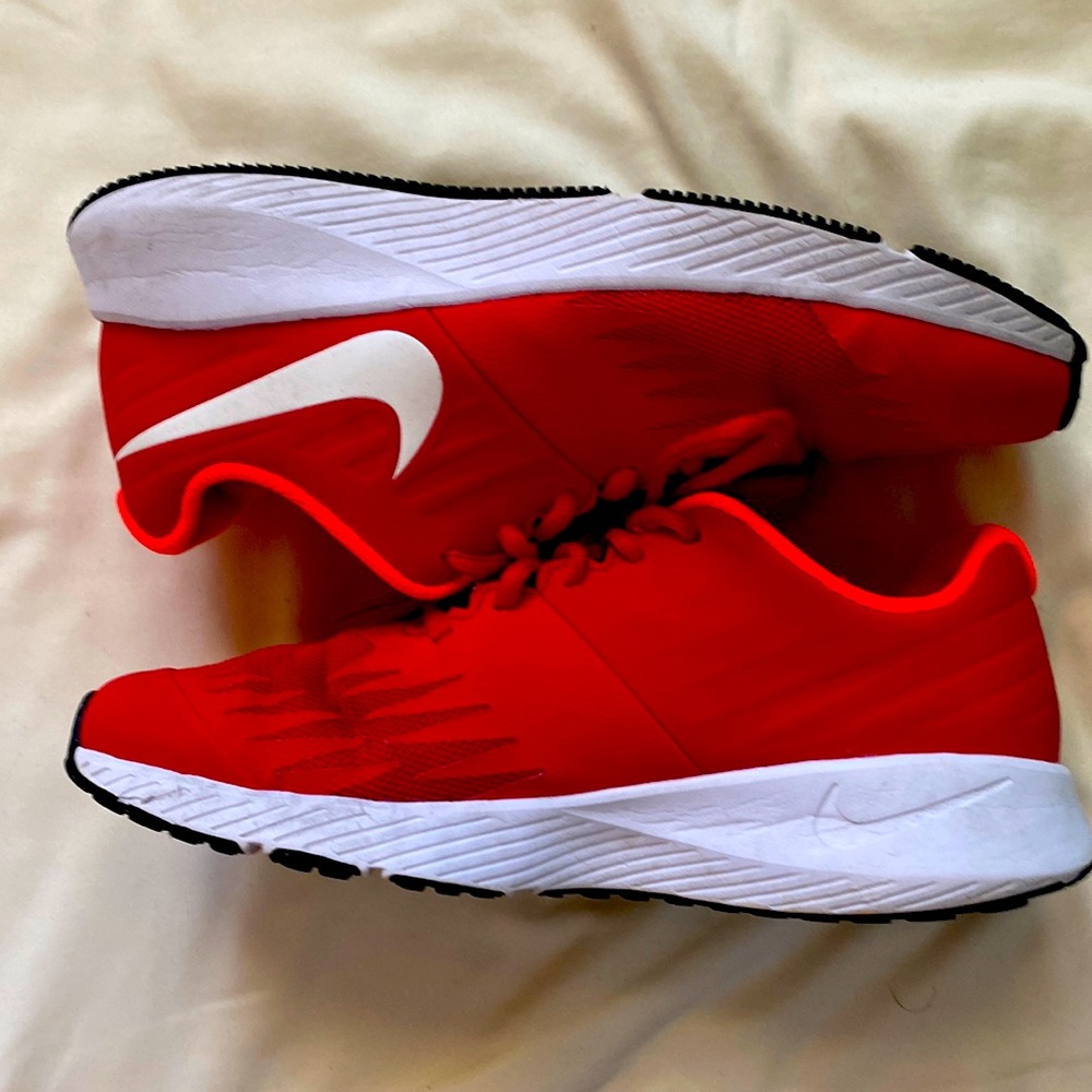 Nike Red Star Runner Size 5Y